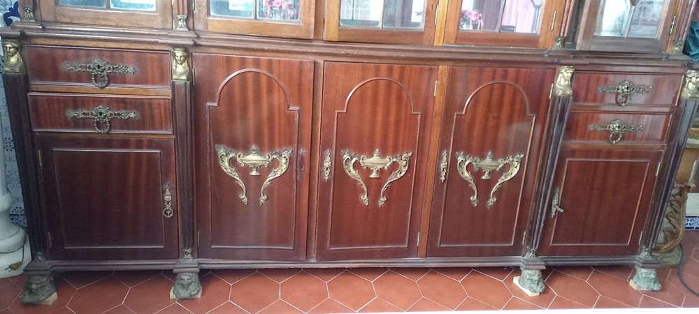 Cristaleira antiga de casa de jantar