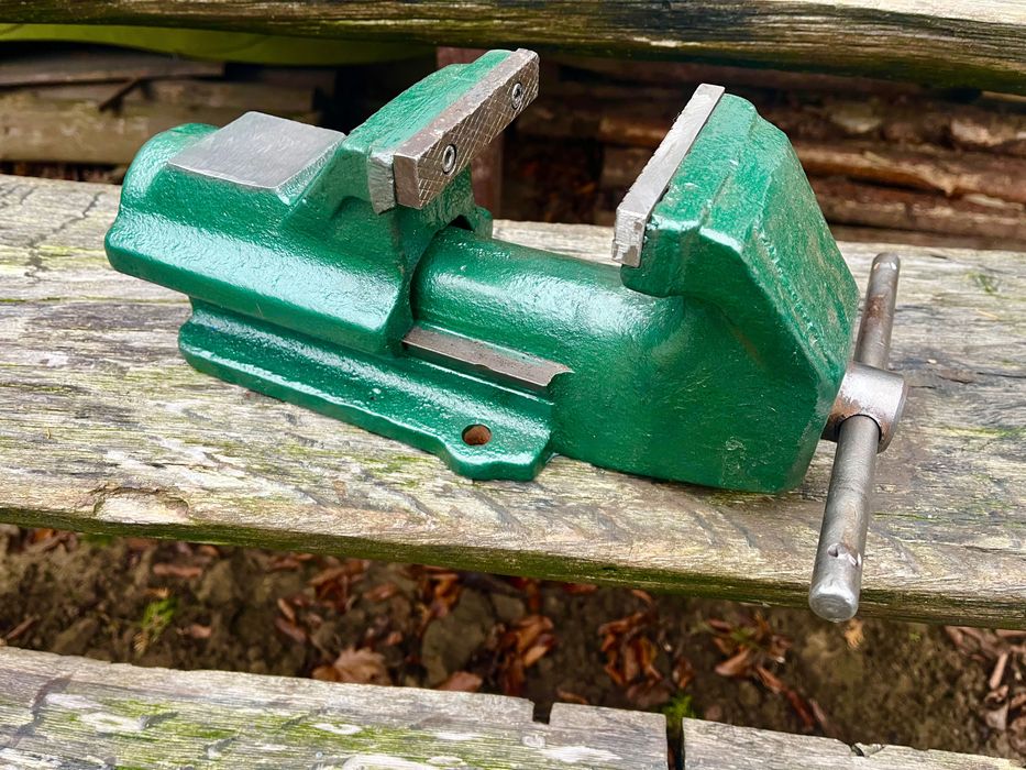 Stare imadło ślusarskie FPU pjwk-100