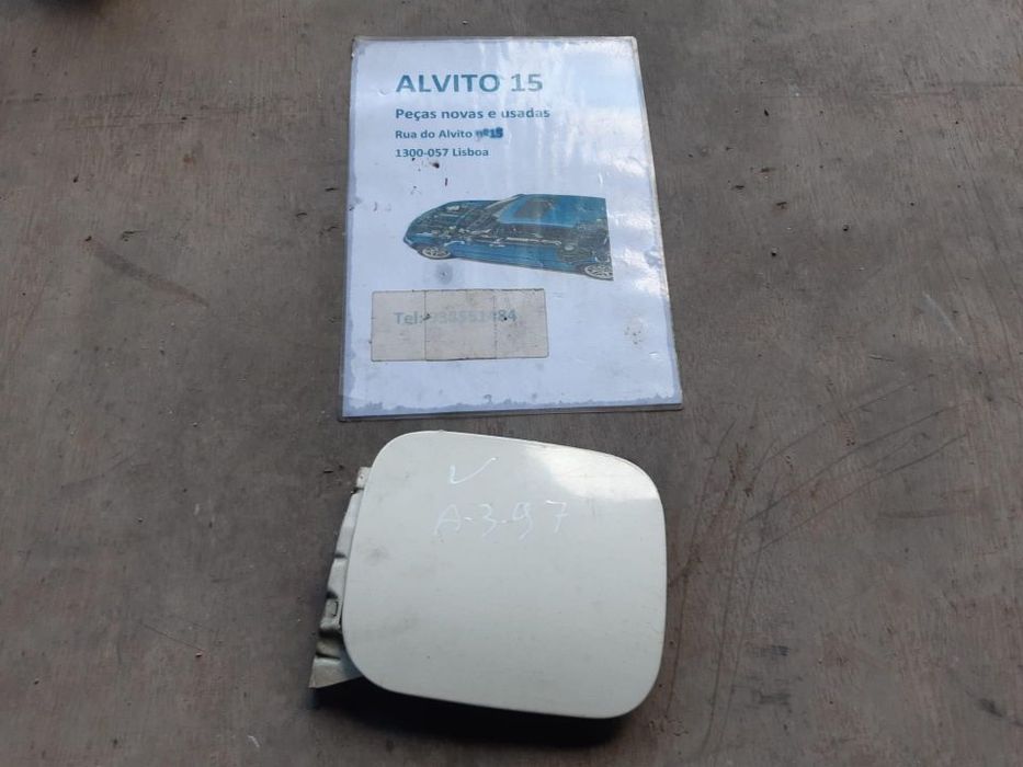 tampa lateral do deposito Audi A3 1997