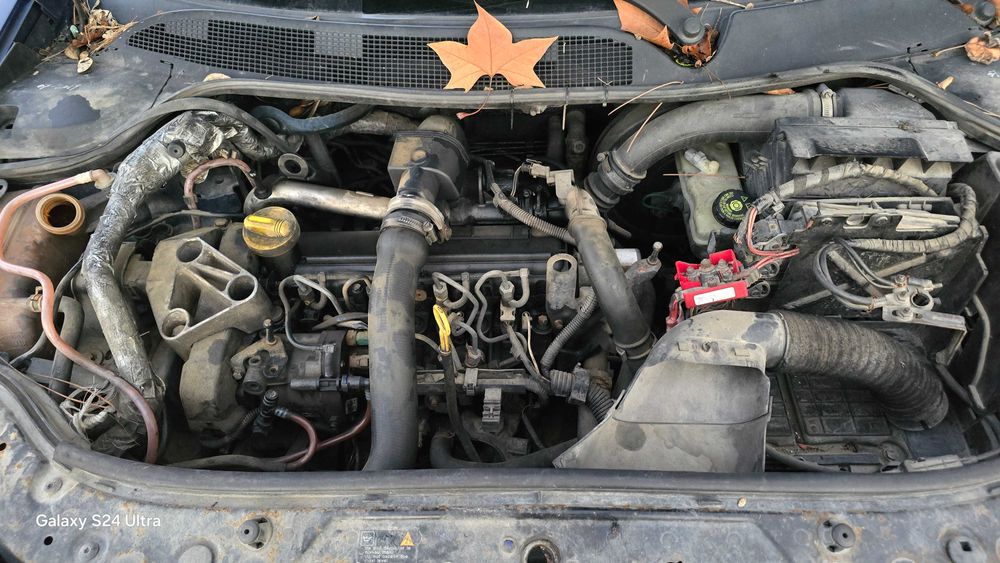 Renault megane batido com motor a funcionar