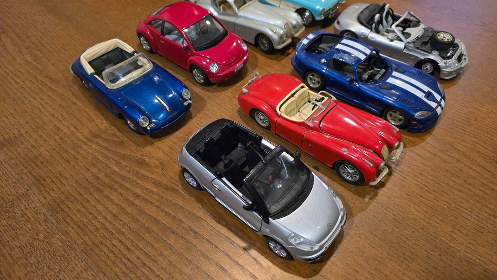 16 carros escala 1/24 e 1/18