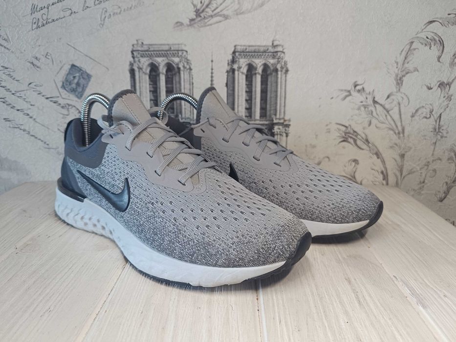 - Nike Odyssey React Wolf AO9820-003