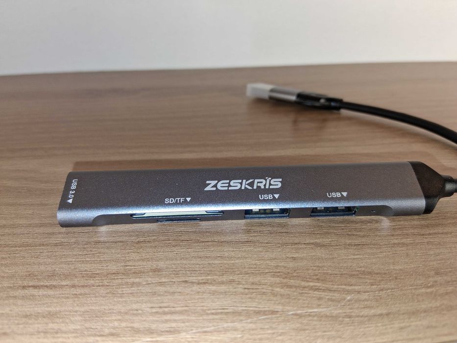 Y015 Hub USB-C ZESKRIS 5-w-1 USB 3.0 Czytnik Kart SD/TF Nowy