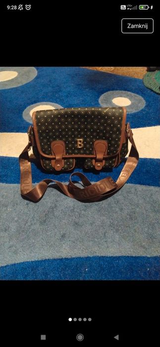 Listonoszka na szerokim pasku