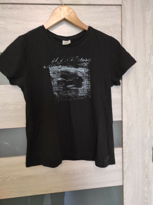 Czarna koszulka z nadrukiem