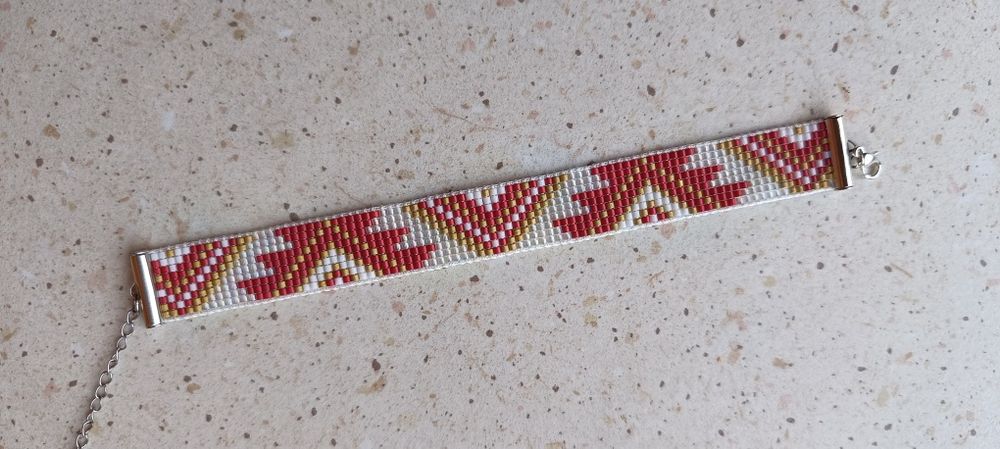 Bransoletka z koralików z indiańskim wzorem