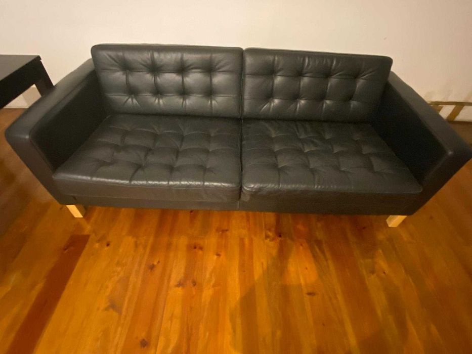 Sofá pele cartone preto IKea