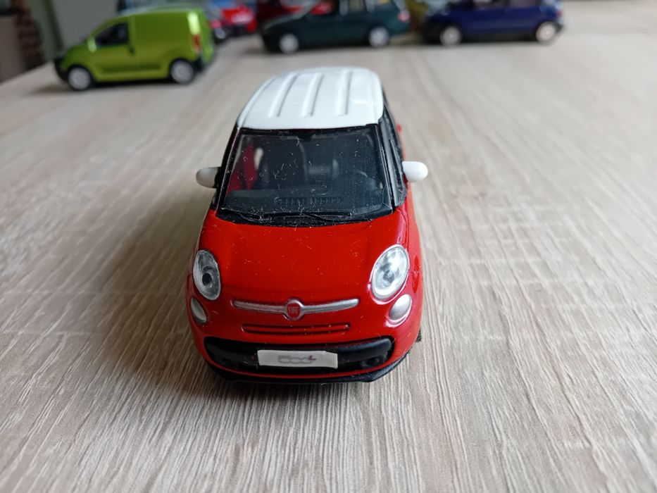 Fiat 500L 1:43 Mondo Motors