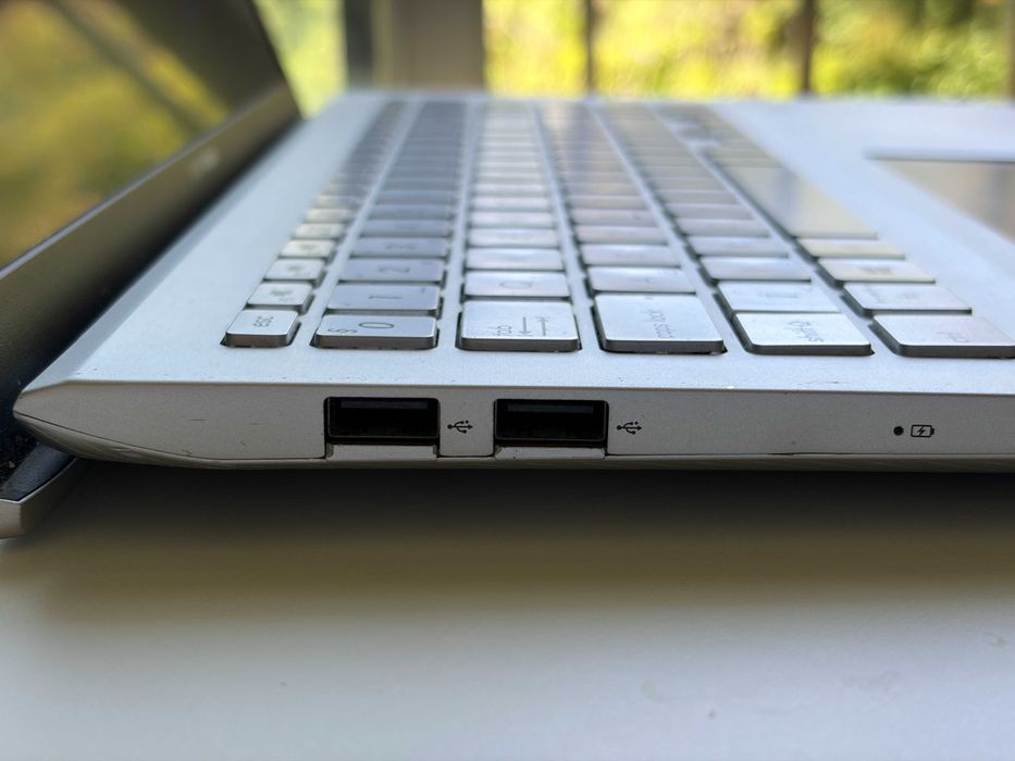 ASUS VivoBook S15 / X532FLC Laptop
