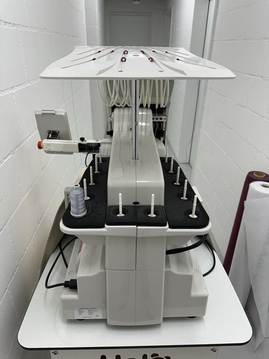 Maquina de bordar - 1 cabeça / 12 cores