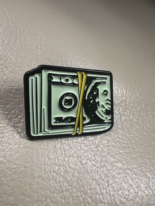 Przypinka metalowa broszka pin jak dolary
