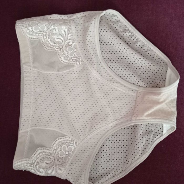 Letnie majtki modelujące unoszące pośladki