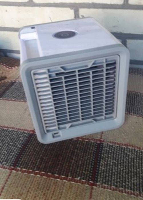 Вентилятор, зволожувач повітря.