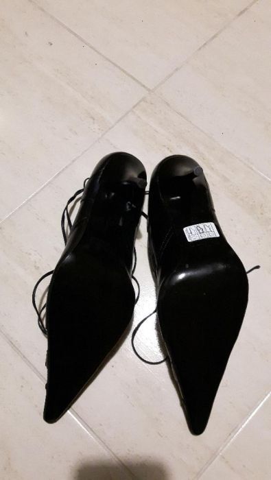 Buty damskie ze sznurkiem