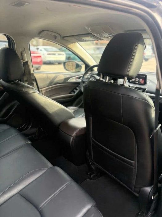 Mazda 3 Touring      2018