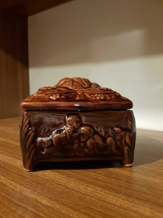 PRL-owska ceramika - kamionkowe puzderko