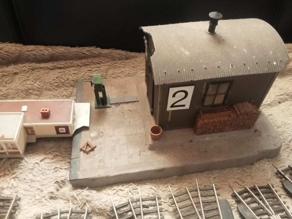 Kolejka wagony tory zwrotnice krzyże łuki proste Piko H0 1:87
Trix ,