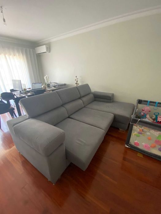Sofa chaise longue cinzento