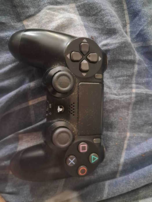 Playstation 4 como nova + garantia + comando + 3 jogos