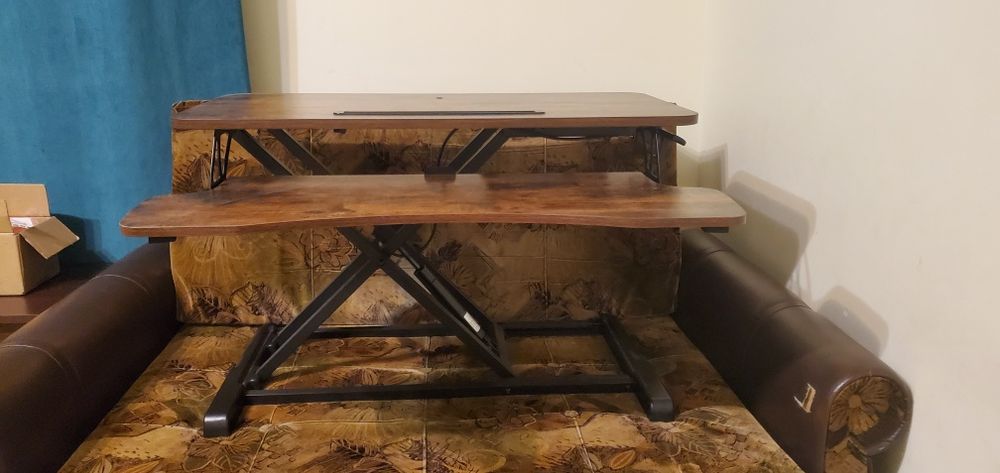 Podstawka pod laptopa i monitory – ergonomiczne rozwiązanie do pracy