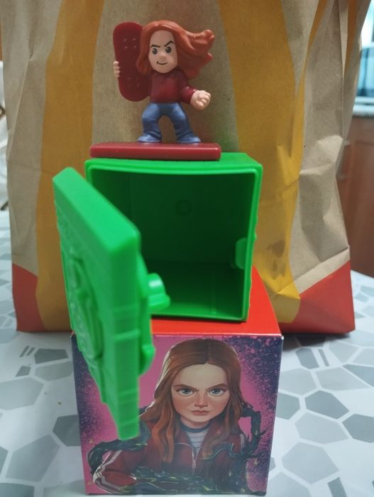Figurino stranger things da mc donalds