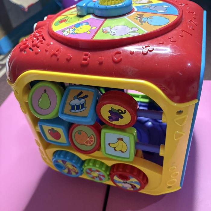 развивающий центр VTech Sort and Discover Activity Cube.