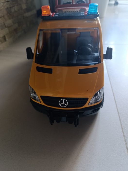Продам евакуатор Bruder Mercedes-Benz Sprinter c джипом