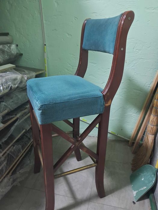 Стулья, стільці мякі барні