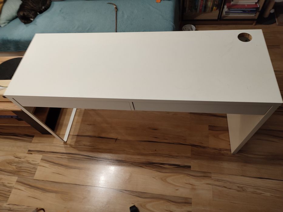Biurko z szufladami MICKE + fotel