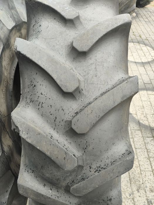 Para opon 14.9R24 126A8 Michelin Bib X