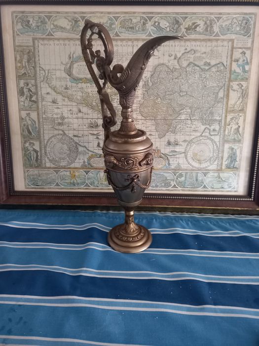 Ânfora Antiga de latão.