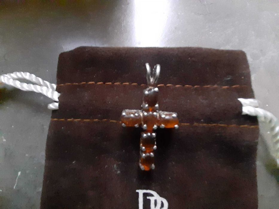 Pendente crucifixo prata contrastada e âmbar, estado Novo