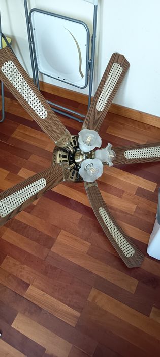Ventoinhas vintage com luz tulipa