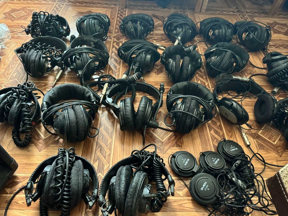 Старі студійні навушники Sennheiser sony audio-technica