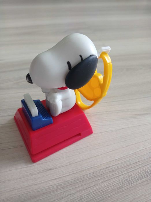 Figurka McDonalds 2016 Snoopy, zabawka