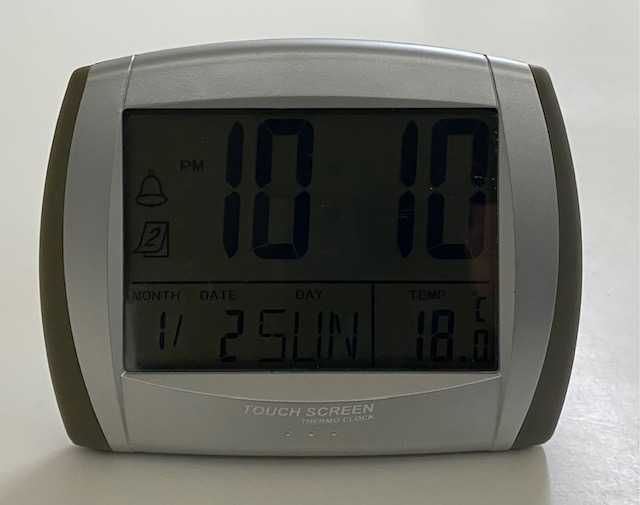 Relógio digital touch screen - várias funções