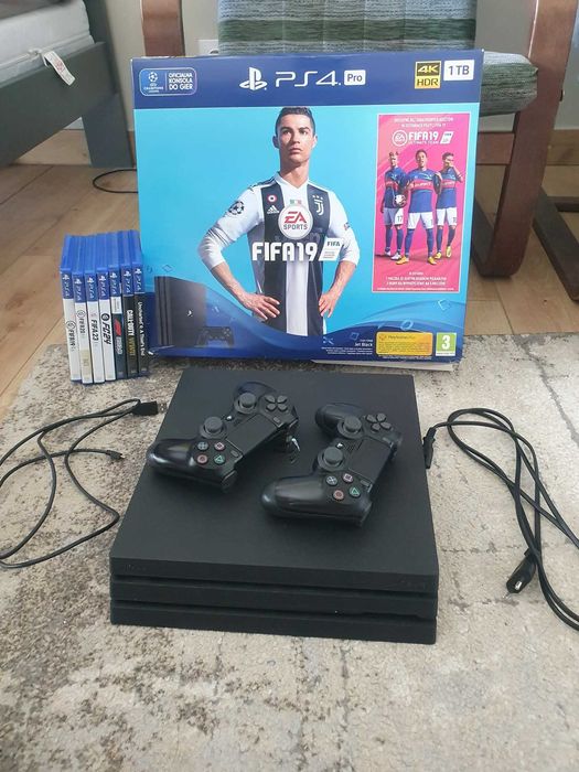 PS4 PRO 1TB + 2 pady, gry, TV w zestawie