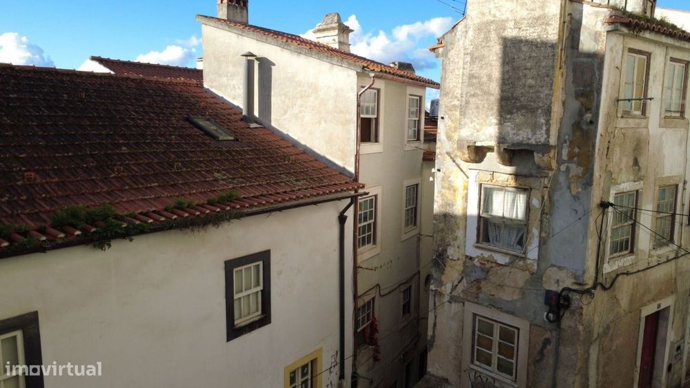 Prédio com 4 estúdios na Alta de Coimbra.