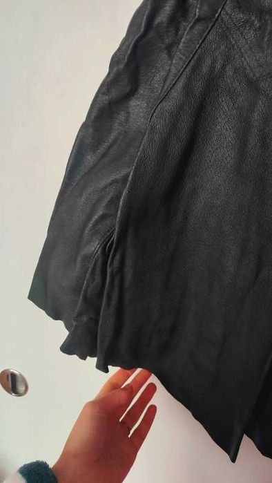 Czarna skórzana spódnica