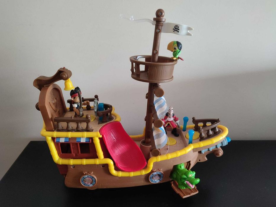 Barco interativo Jake e os Piratas