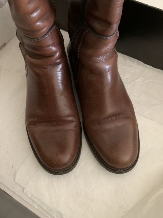 Botas cano alto pele castanhas