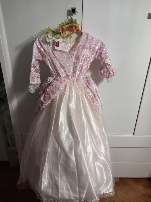 Sukienka kloszowa na bal