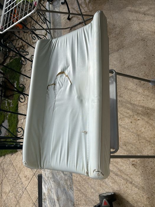 Muda fraldas com prateleira