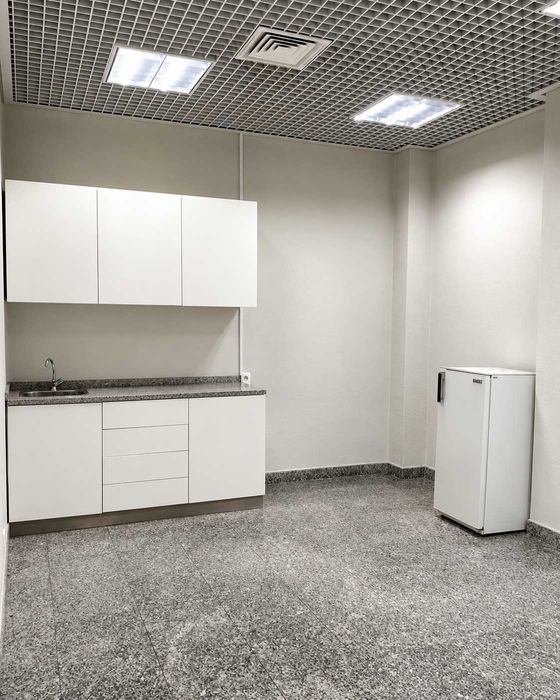 Prédio para Serviços e Comércio com 381 m² de Área - Excelente Localização em Carrazeda de Ansiães