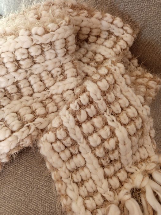 Szal damski z frędzlami