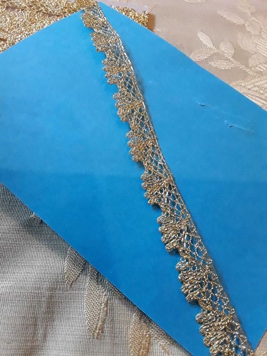Renda de bilros metálica, Galão ouro meio fino 1,9 cm.