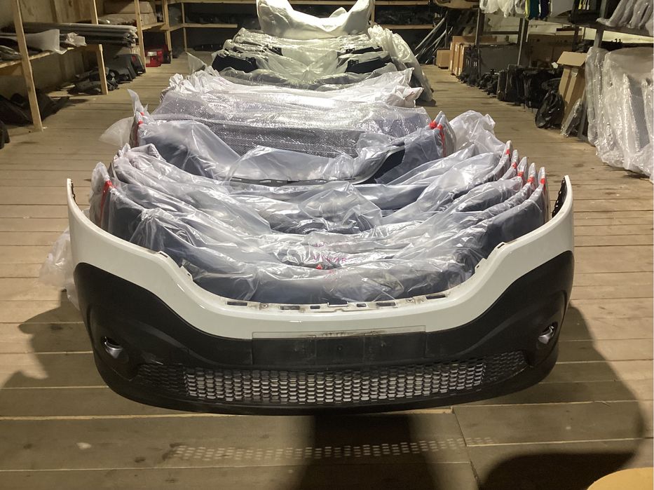 Бампер Передній Renault Trafic 3 Opel Vivaro