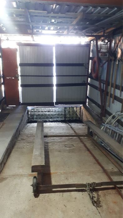 Будиночок з гаражем для човна на причалі № 2