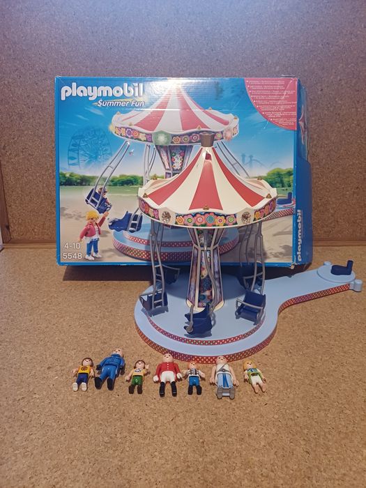 Playmobil carrocel com caixa e figuras