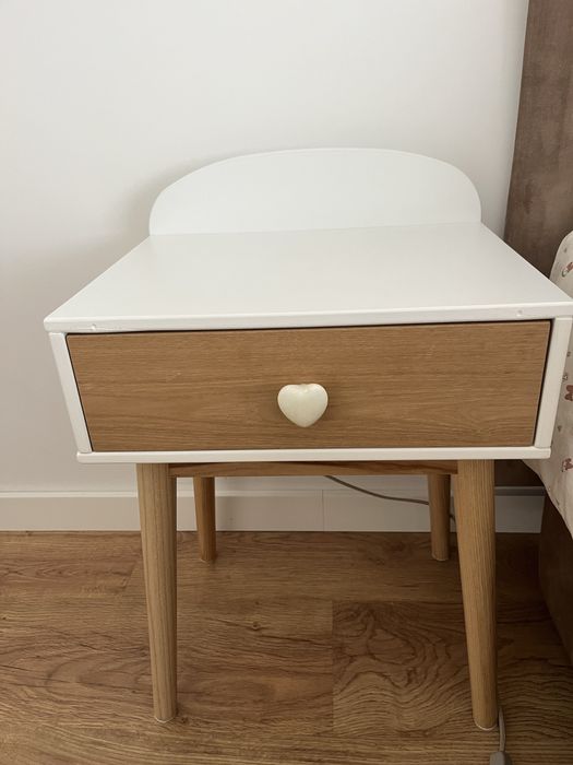 Mesinha de cabeceira criança